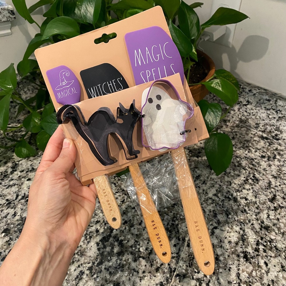 Rae Dunn Halloween HOCUS POCUS Spatula and Cookie Cutter Set